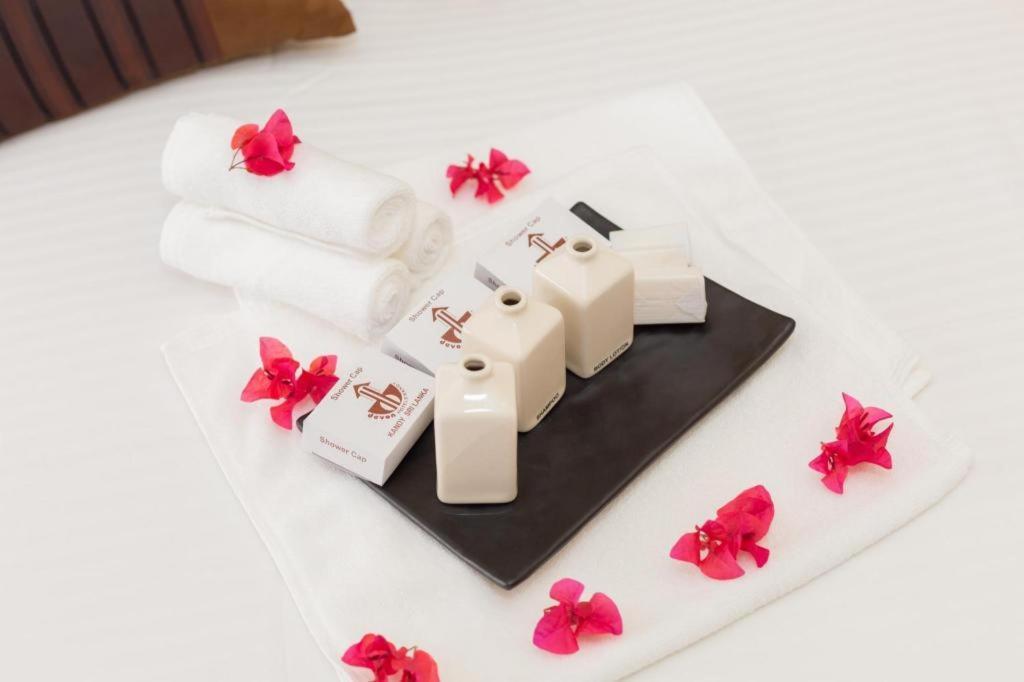 Devon Hotel Канди Экстерьер фото