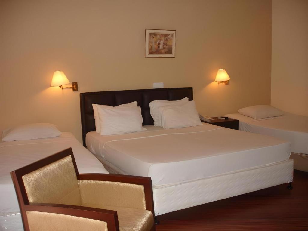 Devon Hotel Канди Экстерьер фото
