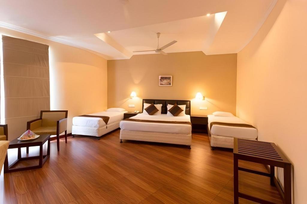 Devon Hotel Канди Экстерьер фото