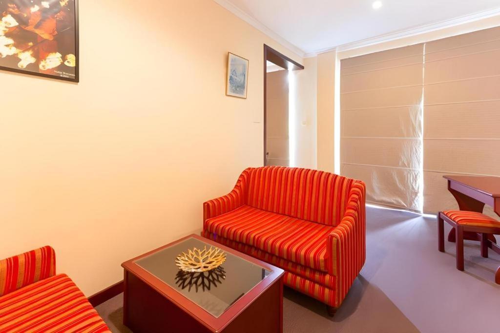 Devon Hotel Канди Экстерьер фото