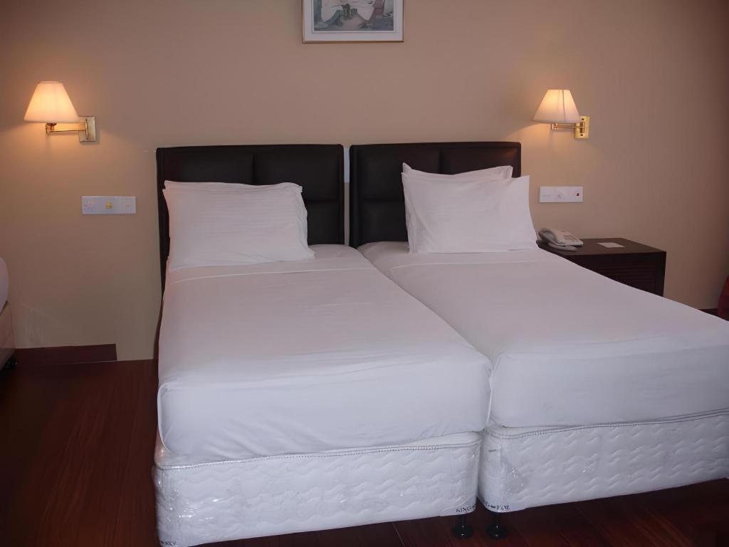 Devon Hotel Канди Экстерьер фото