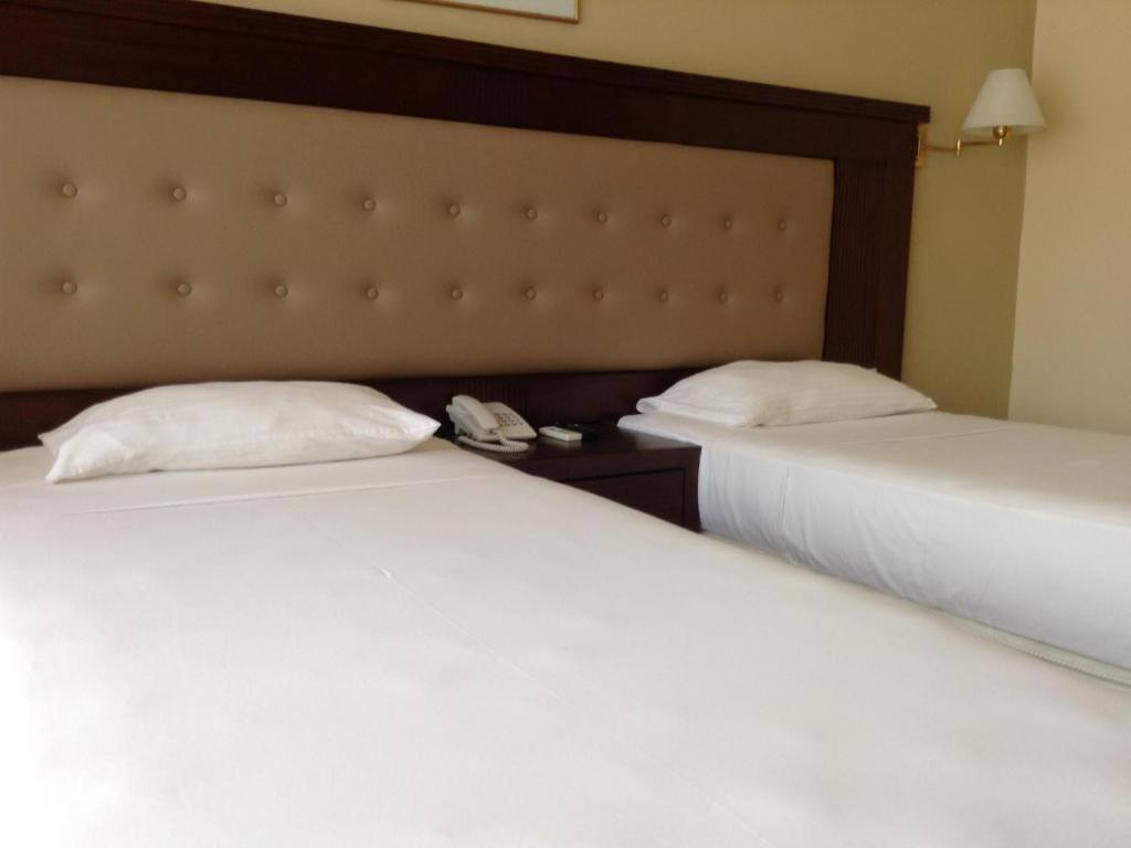 Devon Hotel Канди Экстерьер фото