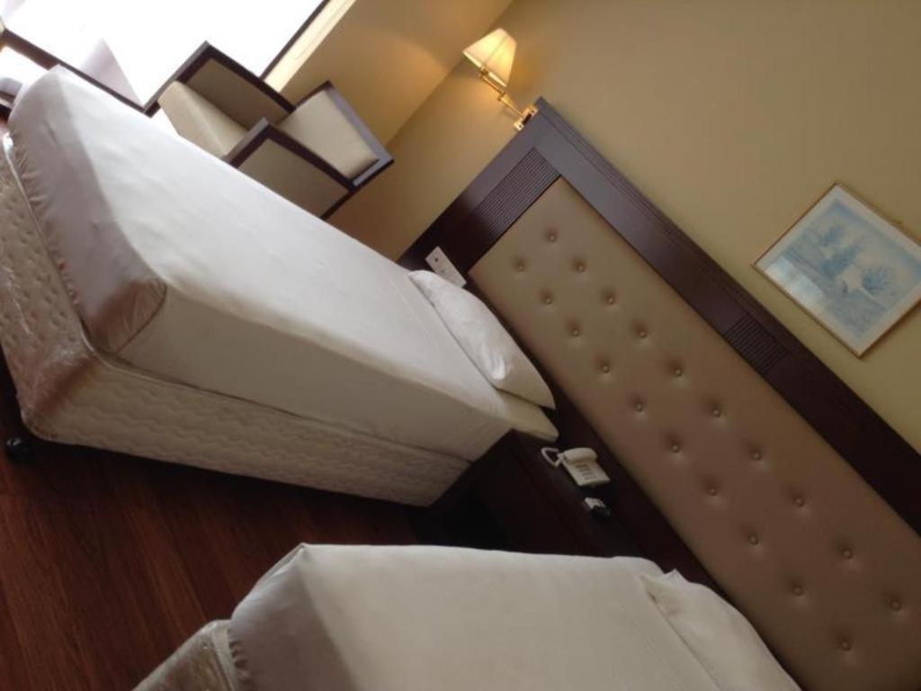 Devon Hotel Канди Экстерьер фото