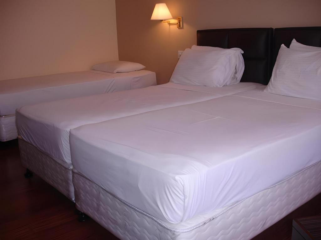 Devon Hotel Канди Экстерьер фото