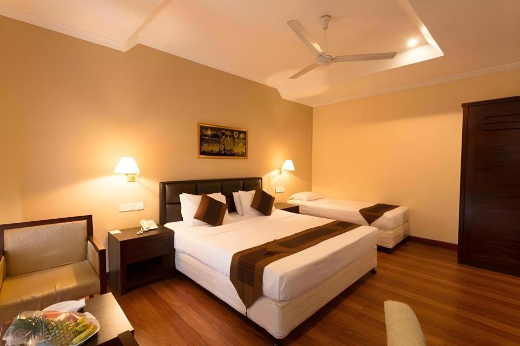 Devon Hotel Канди Экстерьер фото