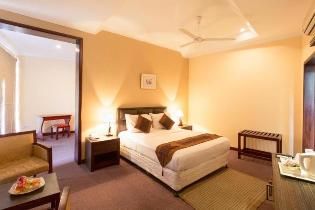 Devon Hotel Канди Экстерьер фото