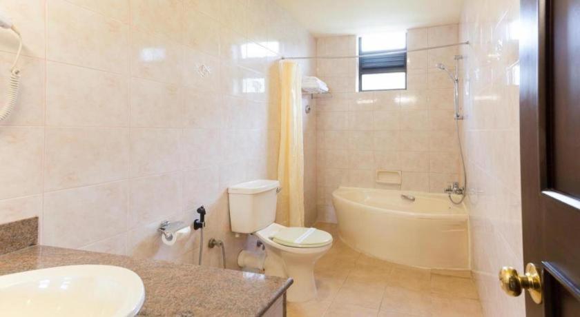Devon Hotel Канди Экстерьер фото