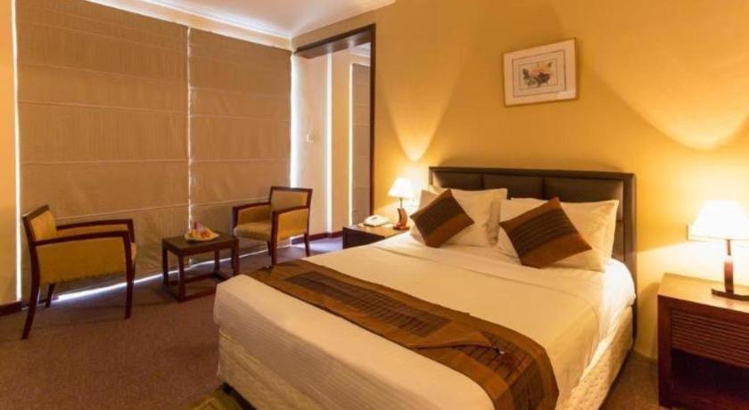 Devon Hotel Канди Экстерьер фото