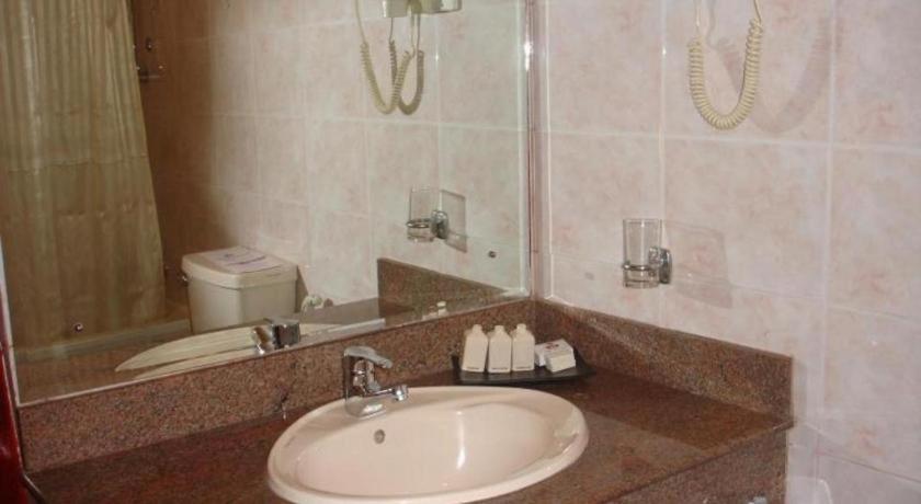 Devon Hotel Канди Экстерьер фото