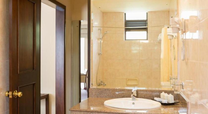 Devon Hotel Канди Экстерьер фото